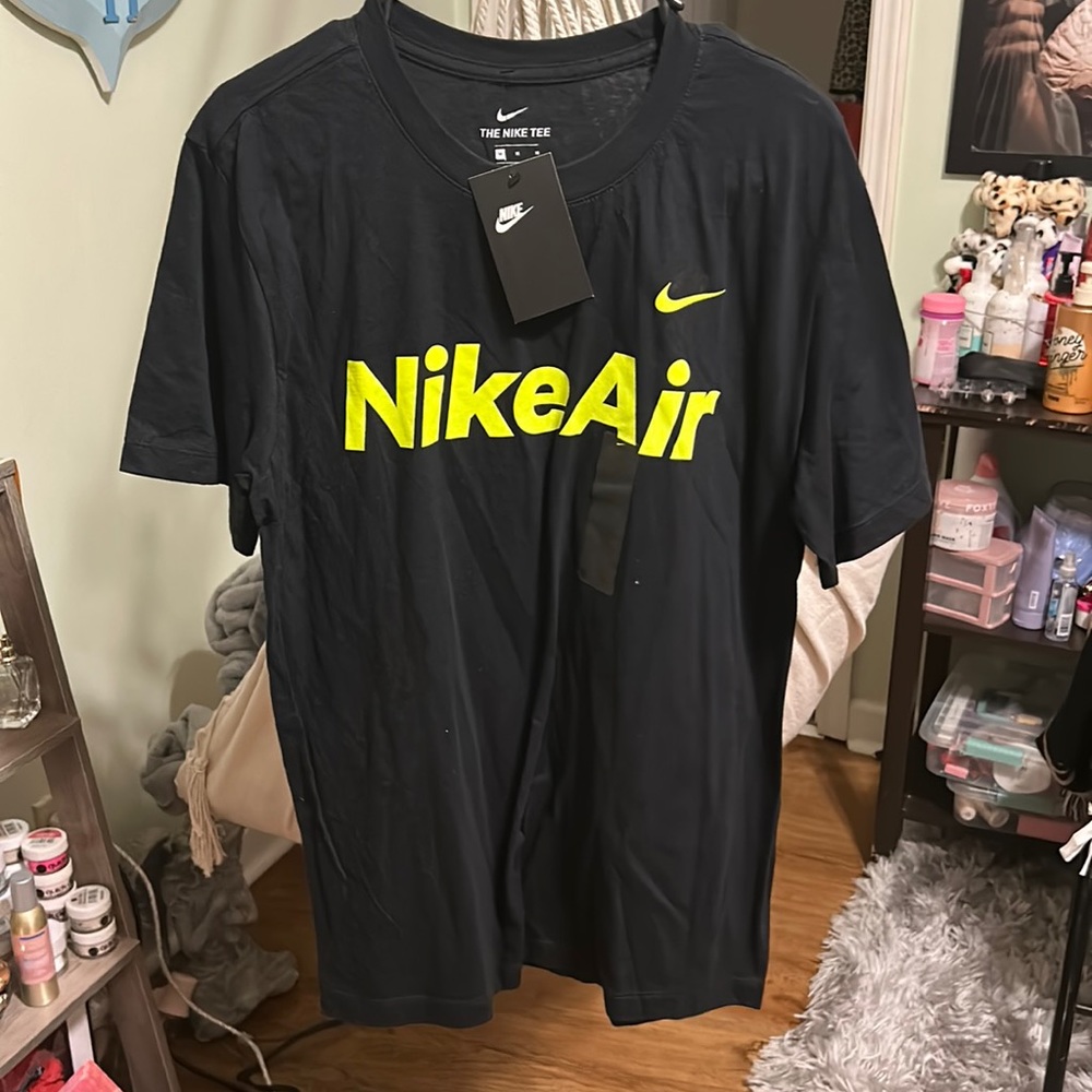 Men’s Nike T-shirt, size medium brand new
